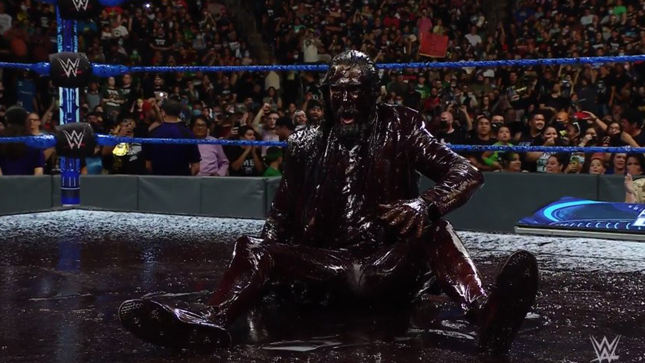Edge Gives Seth Rollins A 'Brood Bath' On SmackDown